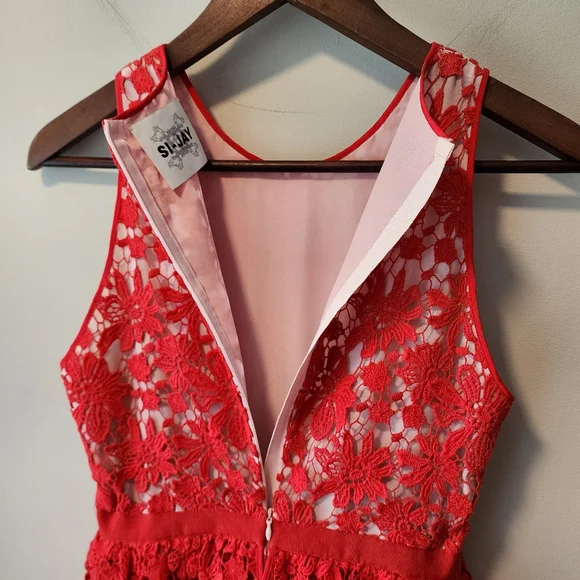 Si-jay Peplum Lace Sheath Cocktail Dress in Blood Orange - Picture 5 of 6